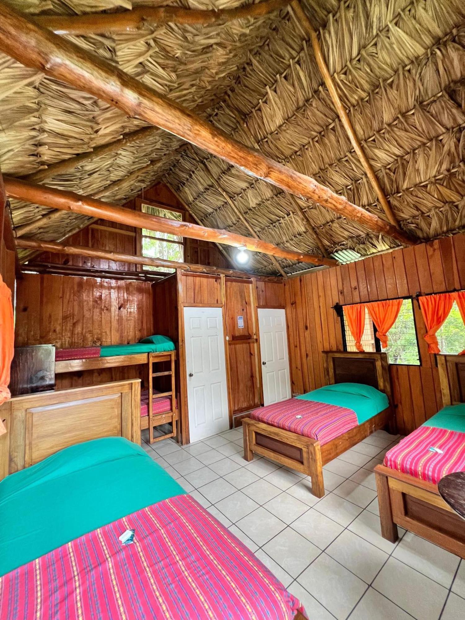Oasis The Traveler Pansiyon Lanquín Dış mekan fotoğraf