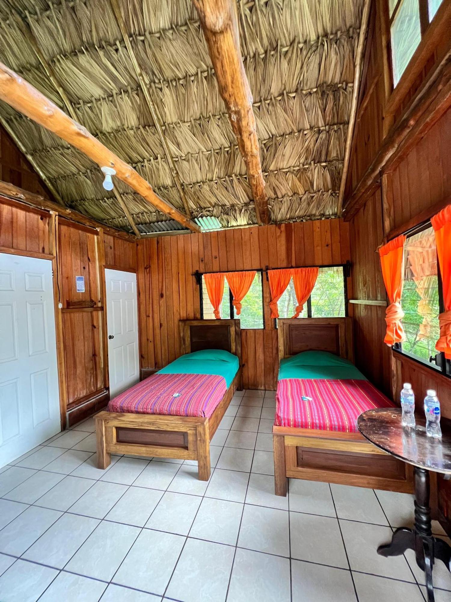 Oasis The Traveler Pansiyon Lanquín Dış mekan fotoğraf