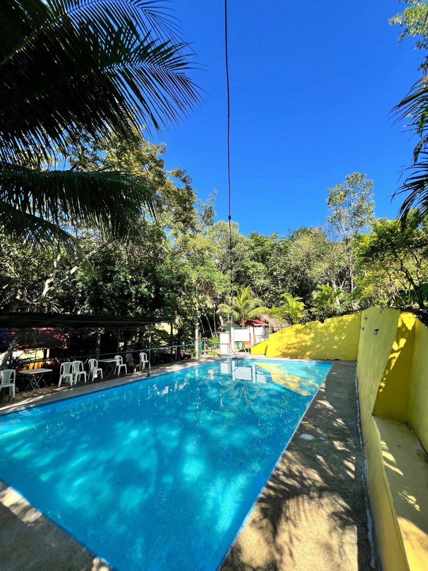 Oasis The Traveler Pansiyon Lanquín Dış mekan fotoğraf