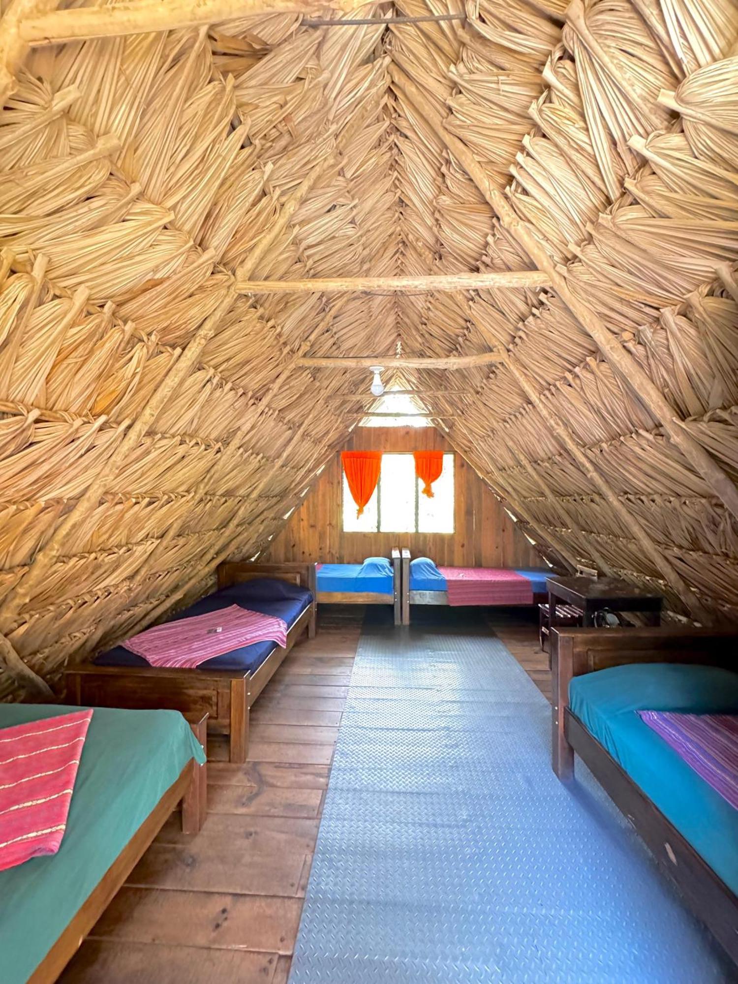 Oasis The Traveler Pansiyon Lanquín Dış mekan fotoğraf