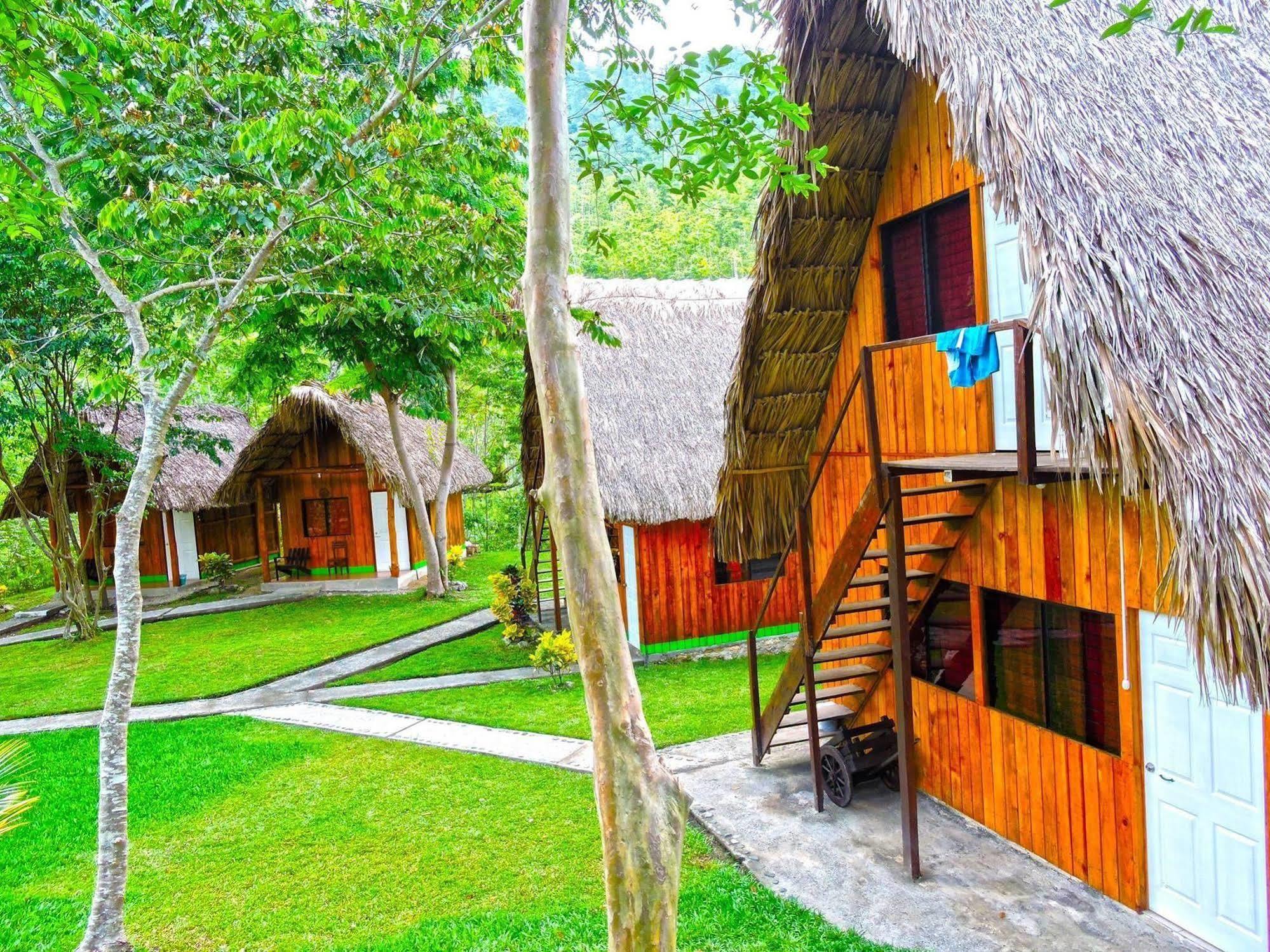 Oasis The Traveler Pansiyon Lanquín Dış mekan fotoğraf