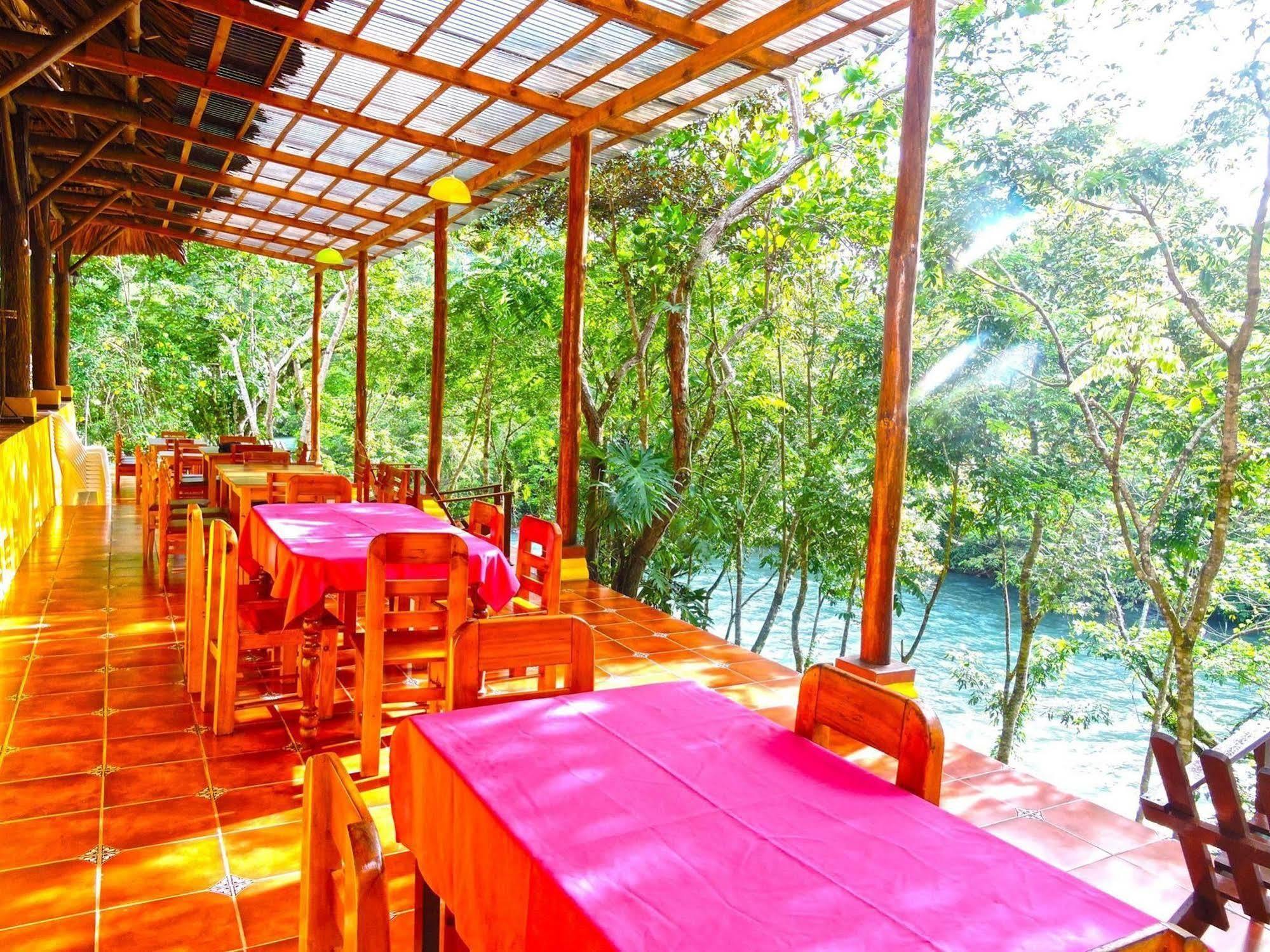 Oasis The Traveler Pansiyon Lanquín Dış mekan fotoğraf